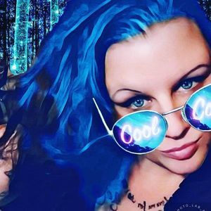 Meet your Posher, Holly